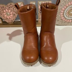 Old navy boots 👢